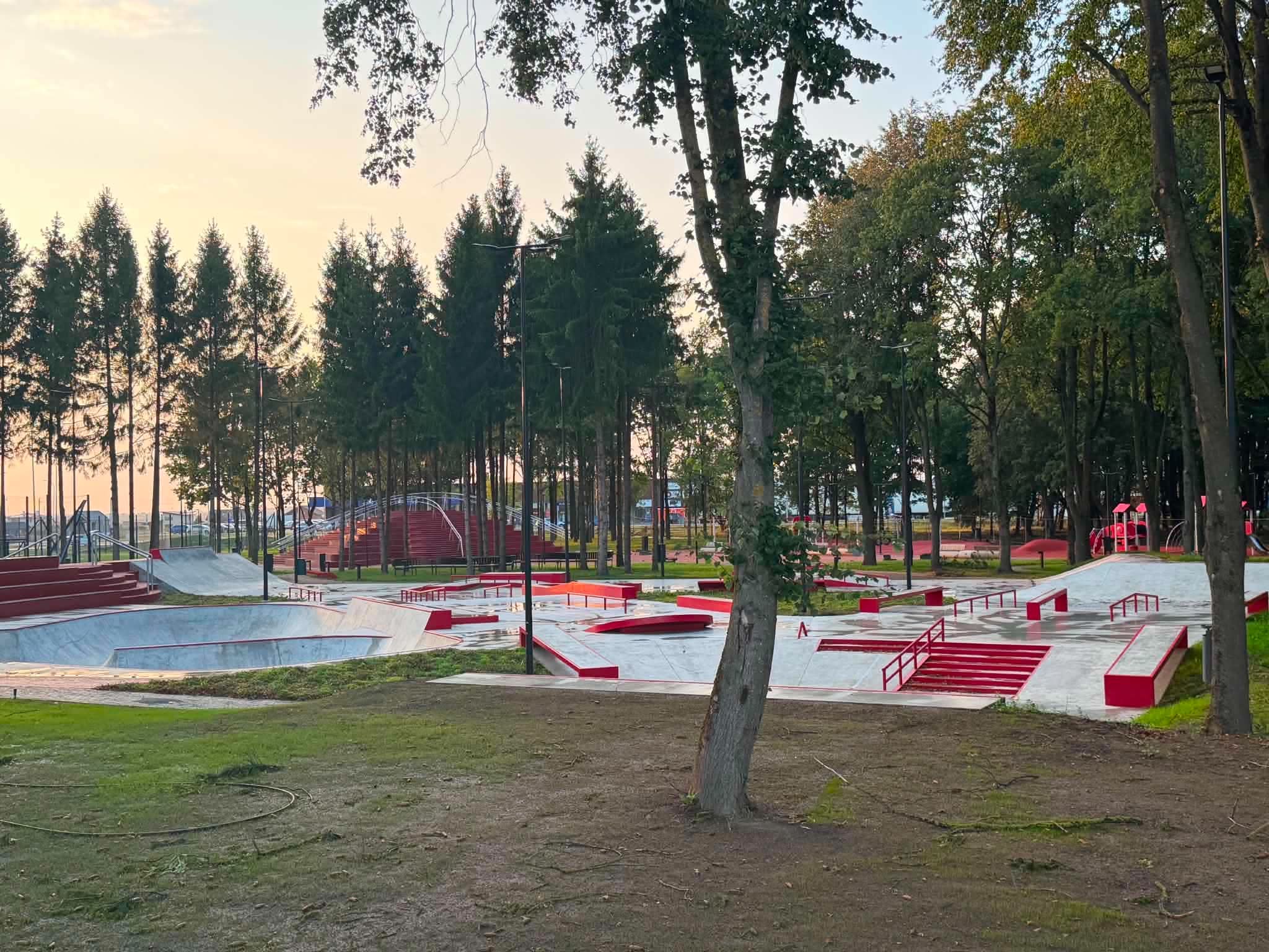 giraites-skate-parkas-projektavimas-spotramps Giraitės betono skate parko projektas, 1550 m2 street plaza su bowl baseinu, MB Spotramps.